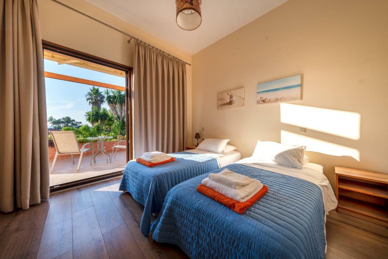 Hawaii Accommodation เปเลคาส ภายนอก รูปภาพ